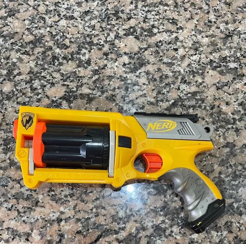 Pistola de dardos revólver Nerf Maverick REV-6 amarela Nerf N-Strike