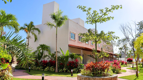 Casa En Venta En Playa Del Carmen De 2 Hab Con Alberca