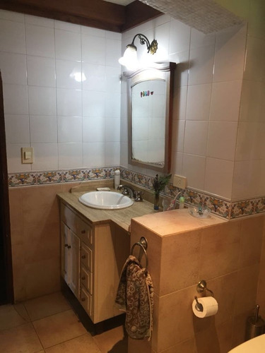 Imagen 7 de 19 de Alquiler Por Temporada: Chalet Tradicional En Dos Plantas De 4 Dorm, Dependencias, Doble Garaje Y Pileta Climatizada