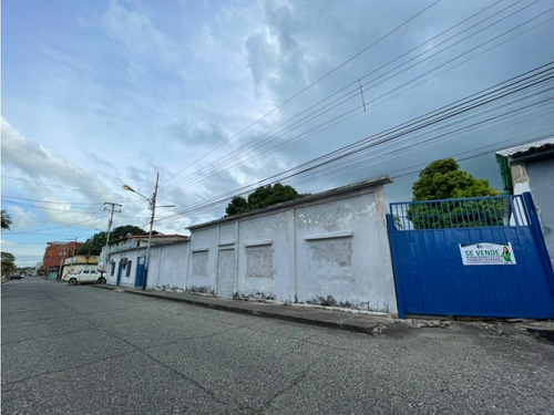 Casa Y Terreno En El Sector De Barrio Cementerio Ve21-011bc-fher