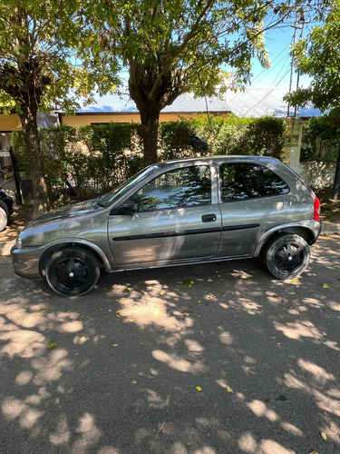 Chevrolet Corsa Classic 1.6 Gl 3p
