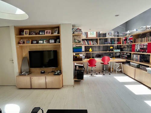 Remodelado 4 Dormitorios + 3 Baños + Servicios!