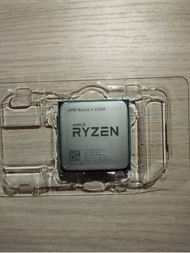 Procesador Amd Ryzen 3 3200g + Combo