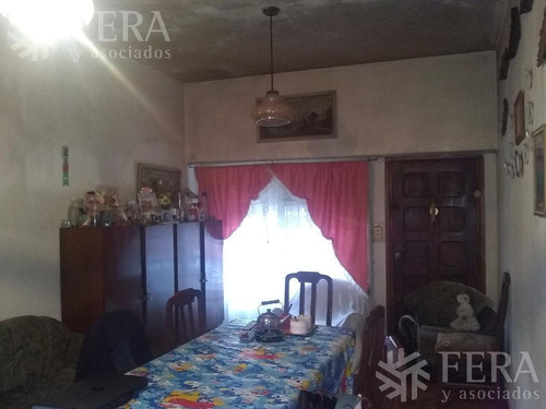Imagen 4 de 10 de Venta De Casa Con Cochera Cubierta En Quilmes Oeste (25867)