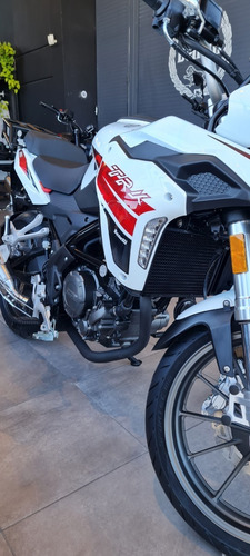 Imagen 21 de 23 de Benelli Trk 251 - Benelli Store Pilar Mp