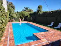Comprar Espectacular Casa Para Oficina, Con Piscina Y Gran Fondo A 2 Cuadras De Wtc Y Rambla. 5 Baños. Ideal Para Trabajar En Un Entorno Único, Con Las Comodidades Que No Ofrece Una Oficina Tradicional.
