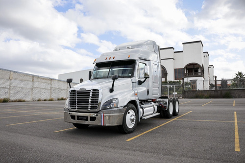 Imagen 2 de 14 de Freightliner Cascadia 2015