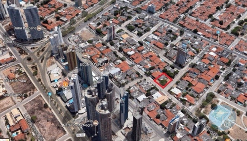 Imagem 6 de 8 de (9743) Terreno Em Ponta Negra, Em Regiao Bastante Comercial Do Bairro - V-9743