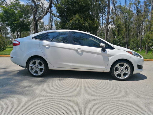 Imagen 4 de 13 de Ford Fiesta 2015 1.6 Se Sedan At