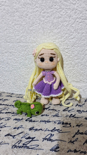 Muñeca Tejida Rapunzel Y Pascal