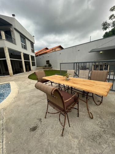 En Venta Casa De Tres Niveles En Altos De Guataparo, Valencia Estado Carabobo Venezuela / Emer.