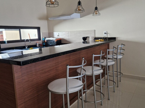 Alquilo Casa Amoblada En El Barrio Mbo´i Ka´e De Encarnación: 2 Habitaciones Y 1 Baño
