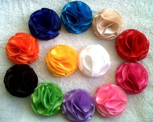 Imagen 1 de 2 de Flores De Tela Estilo Pompón 5cm Raso Brillante