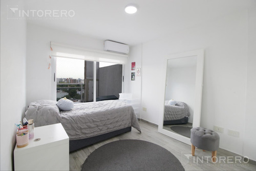 Departamento En Venta De 4 Ambientes Con Balcón Aterrazado Y 3 Cocheras Cubiertas En Morón.