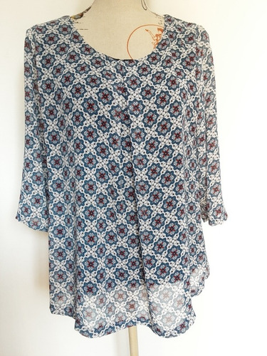Imagen 2 de 10 de Blusa Estampada Modelo Cerrada, Manga Ajustable 3/4, Talla M