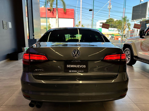 Volkswagen Jetta 2.5 Sportline Tiptronic At