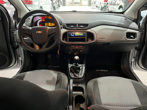Imagen 11 de 14 de Chevrolet Onix Joy 1.4 2019