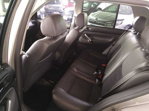 Imagem 4 de 8 de Volkswagen Golf 1.6 Sportline 8v Flex 4p Manual 2011