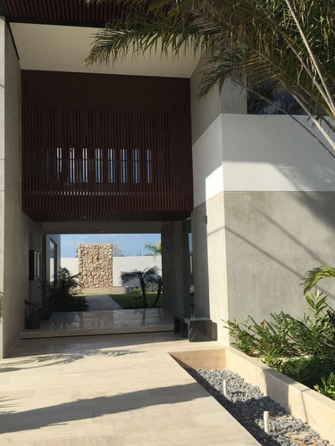 Imagen 25 de 30 de Casa Con Alberca En Venta Dentro De Privada En Xcanatún Zona