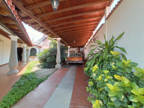 Amplia Y Fresca Casa En Venta Ubicada En Maracay Urb El Centro Db 23-28368
