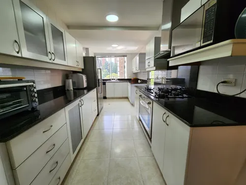 Apartamento En Venta En El Poblado. Cod V12369