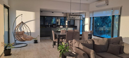 Casa En Venta En La Primavera Golf Carlos Keen Luján