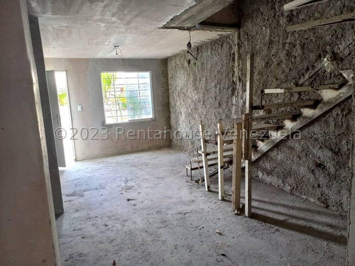 Casa En Venta En Sector La Ensenada Primer Piso Cuenta Dos Habitaciones; Una Principal Con Baño Y Vestier, Y La Segunda Habitación Con Baño Gabriela C.