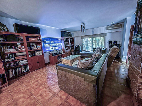 Venta Casa 6 Ambientes C/dep. Barrio Los Jazmines
