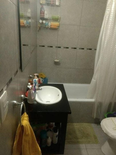 Dueña Vende Dos Ambientes Amplio En Morón Parana 585, Segundo Piso X Escalera, Lindo Edificio. Solo Whatts