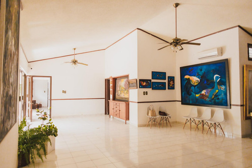 Casa En Venta Merida, Fracc. Montecristo, Estilo Californiano De 1 Planta, Entrega Inmediata.