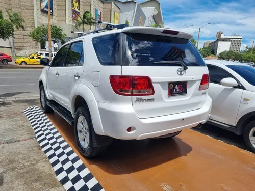 Toyota Fortuner SR5 4.0 AT 4X4