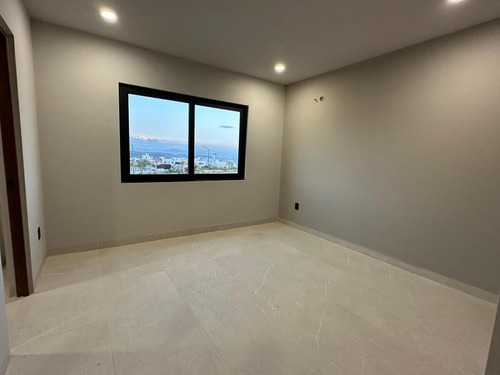 Se Vende Hermosa Residencia Con Diseño De Autor En Lomas De Juriquilla