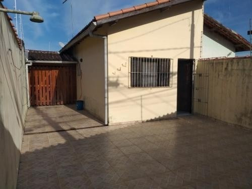 Casa Com Varanda Próxima De Comércios No Sion Em Itanhaém Sp