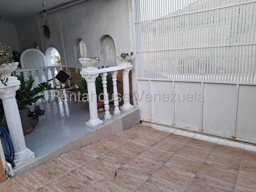 Casa De Dos Plantas En Venta En Via El Ujano Barquisimeto Lara Rc