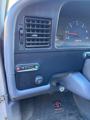 Imagen 6 de 8 de Toyota Hilux Srv 2004 254000km Reales Tatomacaya