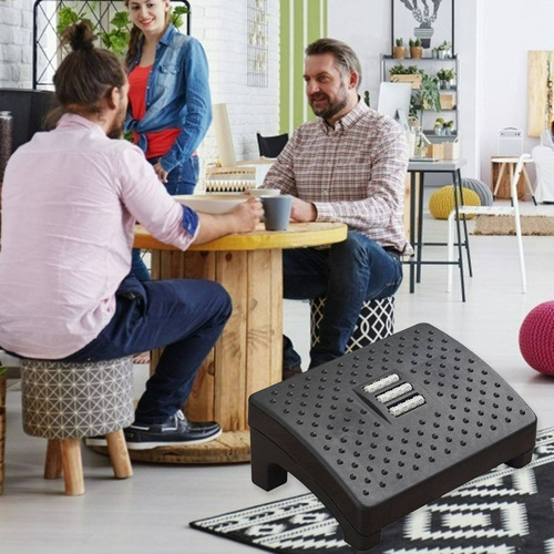 Reposapiés De Reposapiés En El Taburete De Negro