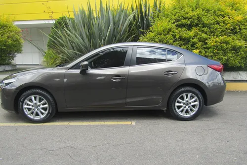 Mazda 3 2.0 Touring MT