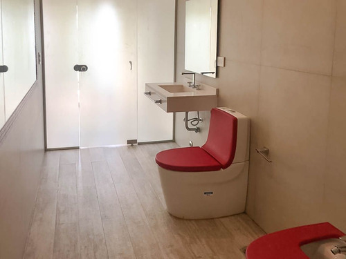 Venta De Moderna Propiedad, En Barrio Privado Jorge Newbery