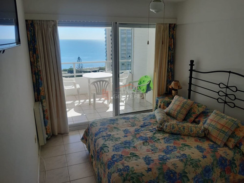 Imagen 4 de 10 de Apartamento En Alquiler De Temporada, Con Terraza, Cochera Y Servicios A Media Cuadra Del Mar