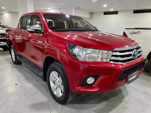 Imagen 3 de 7 de Toyota Hilux 2.8 Cd Srv 177cv 4x2 2017