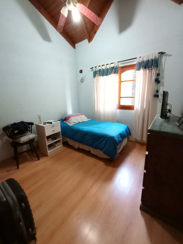 Venta Casa En City Bell Gonnet La Plata 4 Dormitorios Pileta Gran Quincho Escucha Ofertas Con Hidromasaje, 3 Baños Completos, Garage Para 3 Vehículos Con Calefacción En Todos Los Ambientes