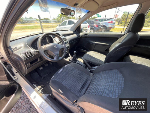Peugeot 206 -
