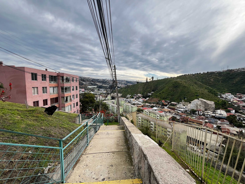 Arriendo Depto. Semiamoblado 3 Dorm (37114)