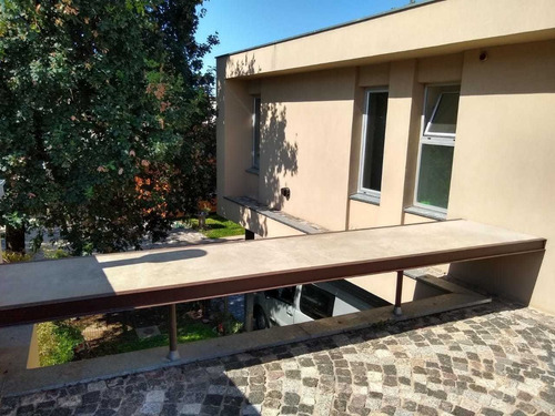 Casa Minimalista - En Barrio El Pasaje - Hurlingham