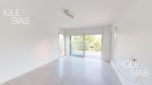 Casa En Venta Al Lago Con 4 Dormitorios En Los Castores Nordelta