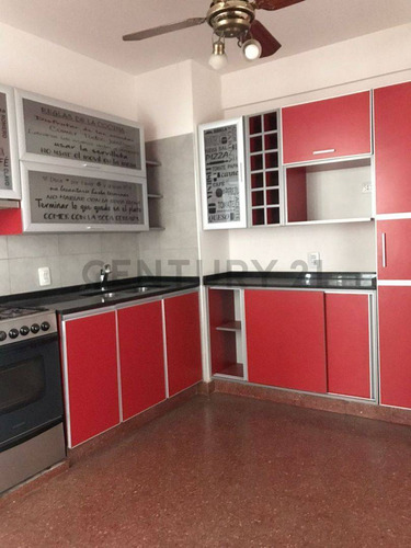 Venta De Departamento De 2 Dormitorios En Santa Fe.