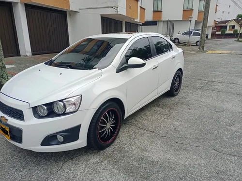 Chevrolet Sonic 1.6 Lt 5 p