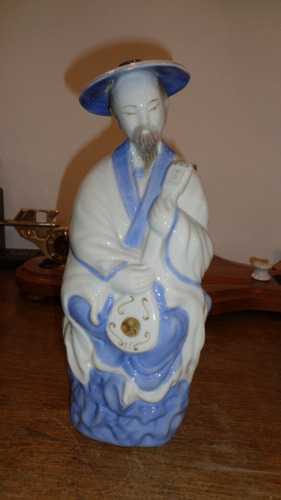 Antigua Estatuilla De Porcelana Con Figura De Oriental 