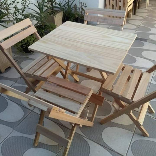 Imagem 2 de 3 de Descriçãojogo De Mesa Em Madeira Jk Com Cadeiras Dobráveis