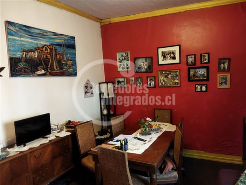 Casa En Venta De 4 Dorm. En Recoleta